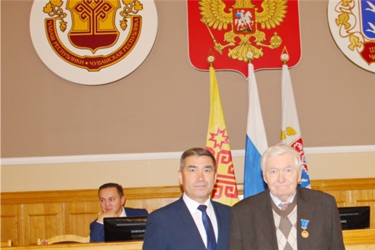 Юбилейная медаль в честь 550-летия города Чебоксары вручена ветерану ЖКХ Юрию Коваленко