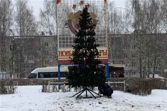 В Ленинском районе г.Чебоксары продолжается новогоднее оформление