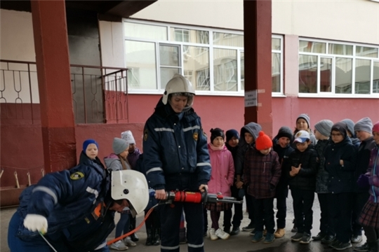 Безопасность детей на водных объектах в осеннее - зимний период – одна из главных задач спасателей МЧС Чувашии