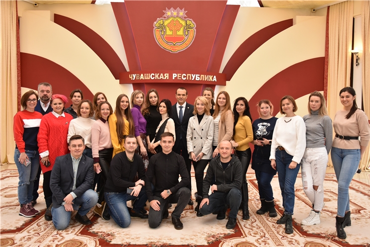 Глава Чувашии Михаил Игнатьев встретился с популярными инстаграм-блогерами