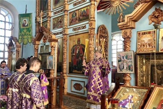 Божественная литургия в храме Воздвижения Креста Господня с. Красные Четаи 