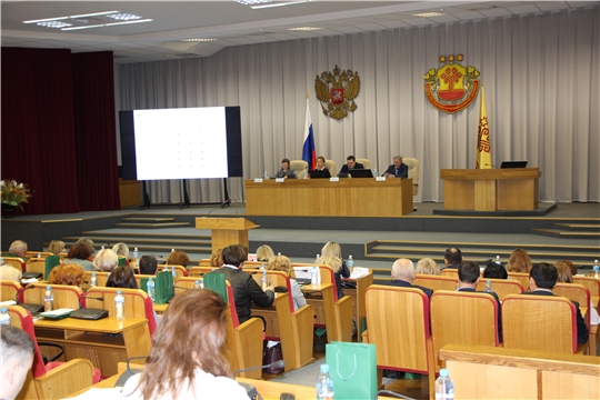 Круглый стол по вопросам внедрения и применения федеральных стандартов бухучета и госфинконтроля начал свою работу