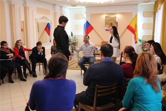 В Ядрине в рамках проекта «Сохраним семью» прошла встреча супружеских пар и будущих молодоженов с психологом