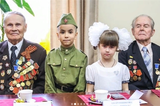 Поздравление руководства города с Международным днем пожилых людей