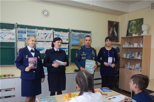 Занятия по безопасности в школах Новочебоксарска продолжаются