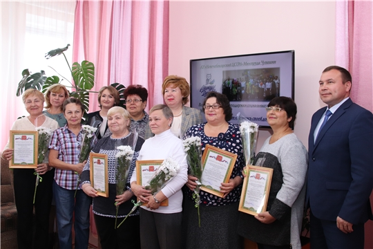 Глава администрации Новочебоксарска Ольга Чепрасова поздравила "серебряных" волонтеров города - финалистов Всероссийского конкурса поддержки социальных проектов "Молоды душой"