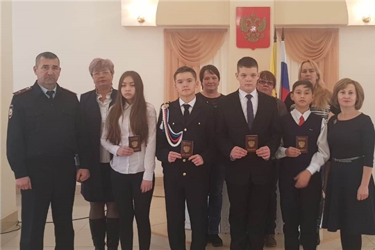 В отделе ЗАГС администрации Шемуршинского района состоялось торжественное вручение паспортов