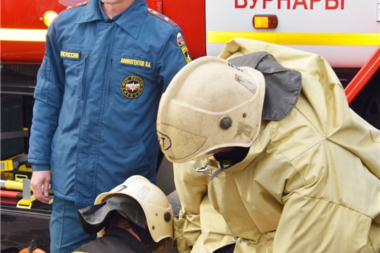  Вурнарским школьникам показали пожарную технику