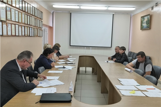 Состоялось очередное заседание Межведомственной комиссии по вопросам повышения доходов консолидированного бюджета Яльчикского района, своевременности и полноты выплаты заработной платы, снижения неформальной занятости при главе администрации Яльчикского района