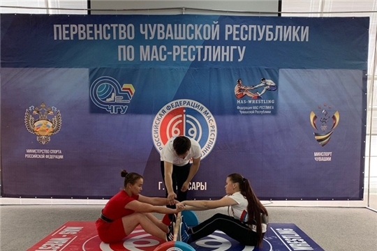 Две серебряные медали у яльчикских спортсменов на первенстве Чувашии по масс-рестлингу среди юниоров и юниорок