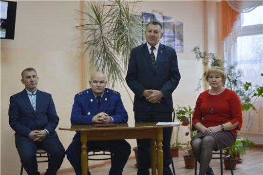 Состоялась встреча главы администрации Яльчикского района и прокурора района с получателями социальных услуг
