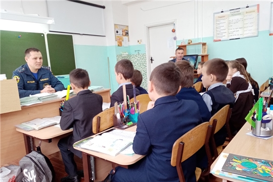 В преддверии Новогодних праздников в Яльчикском районе проводятся надзорно - профилактические мероприятия