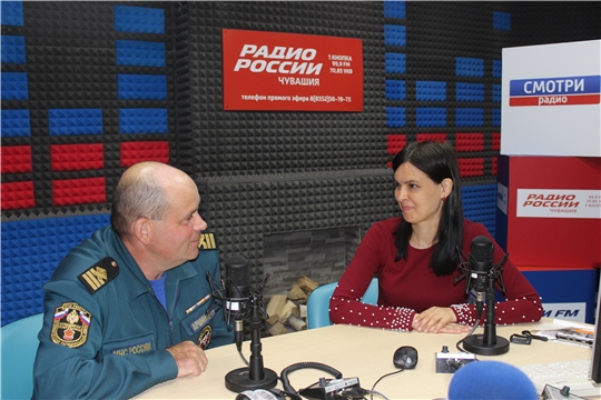 О правилах безопасного поведения на воде – в радиопередаче «Спасатели на страже»