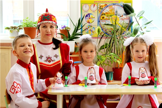 Знакомство воспитанников детских садов с обычаями и культурой родного края продолжается