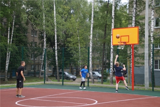 В Чебоксарах инструкторы по спорту проводят соревнования по месту жительства