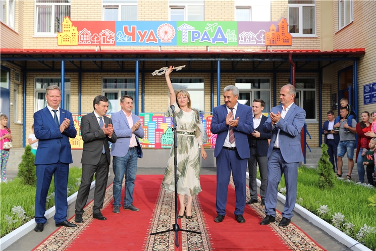 Председатель Правительства Чувашии Иван Моторин поздравил жителей «Нового города» с открытием нового детского сада