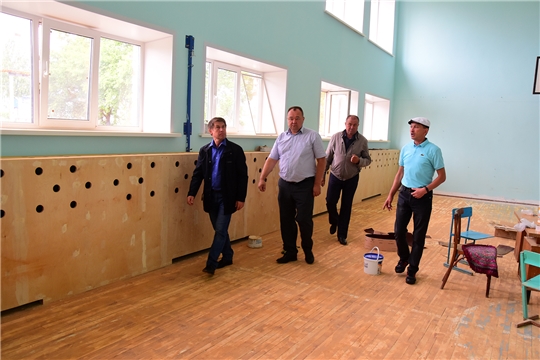 В Новочурашевской средней школе Ибресинского района идет ремонт спортзала