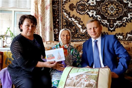 Поздравительную открытку от Президента Российской Федерации В.Путина получила в день своего 90-летнего юбилея Евдокия Никитична Абукина