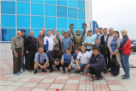 В День города Козловки состоялось торжественное открытие памятника трехкратному чемпиону мира Брониславу Чернову