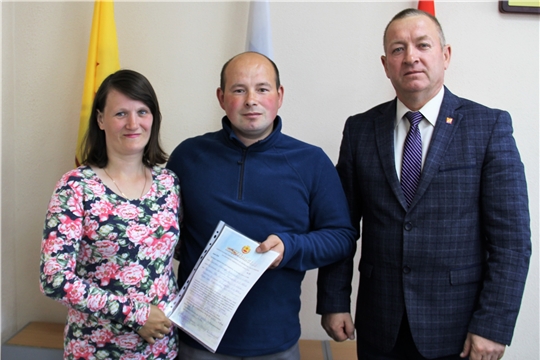 Красночетайской семье вручено свидетельство о праве на получение социальной выплаты на приобретение жилья