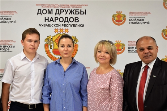 Учителей родного языка в Чувашии поздравила заместитель руководителя ФАДН России Анна Котова