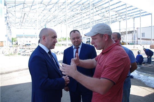 Сергей Артамонов ознакомился с работой Новочурашевского молочного завода