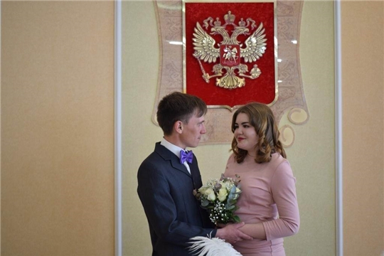 В отделе ЗАГС г.Алатырь Красная горка собрала счастливых молодоженов