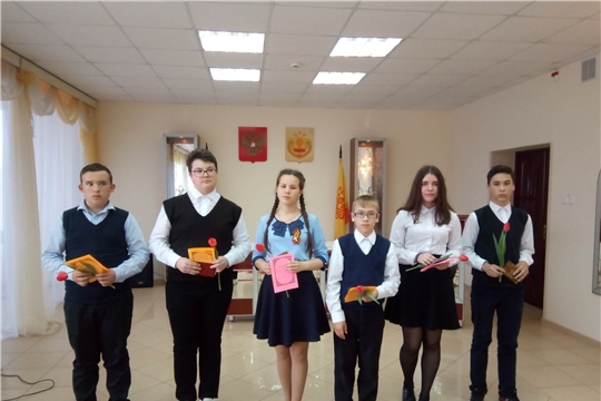 В Вурнарском районе молодым людям вручили их первые паспорта