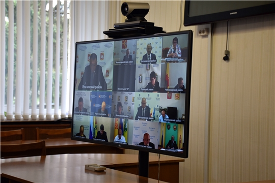 Заместитель Председателя Кабинета Министров Чувашской Республики – министр сельского хозяйства Чувашии Сергей Артамонов провел видеоконференцию с главами администраций муниципальных районов республики