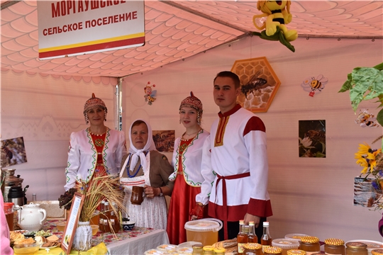В Моргаушском районе состоялся 10-ый праздник меда «Здоровье - на крыльях пчелы» «моргаушцы трудятся и живут дружно, как одна пчелиная семья»