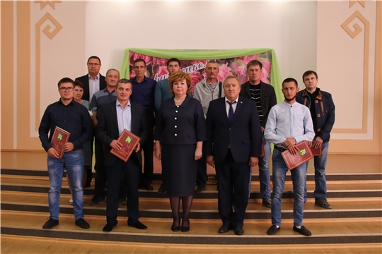В Новочебоксарске праздничным концертом отметили День строителя