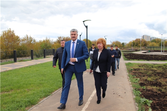 Заместитель Председателя Кабинета министров Чувашии Владимир Викторов осмотрел новый сквер
