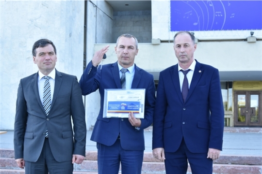 В рамках национального проекта «Демография» БУ «Шемуршинский ЦСОН» получил автомобиль