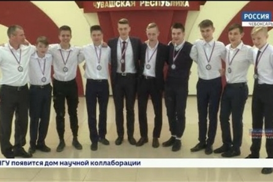 Михаил Игнатьев поздравил юных мини-футболистов с третьим местом на всероссийском школьном турнире 