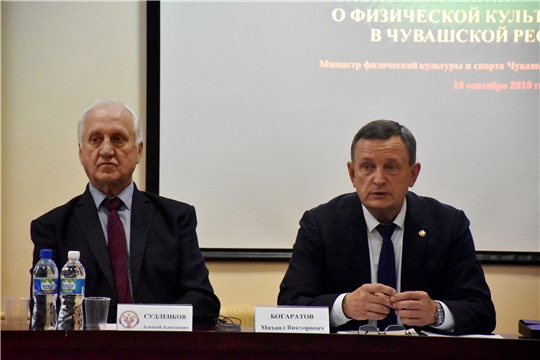 Михаил Богаратов встретился с членами Общественной палаты Чувашии