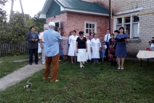 В деревне Большое Яниково состоялось торжественное мероприятие, посвященное открытию мемориальной доски, увековечивающей память о заслуженном враче Чувашской АССР Вандюковой Валентины Васильевны