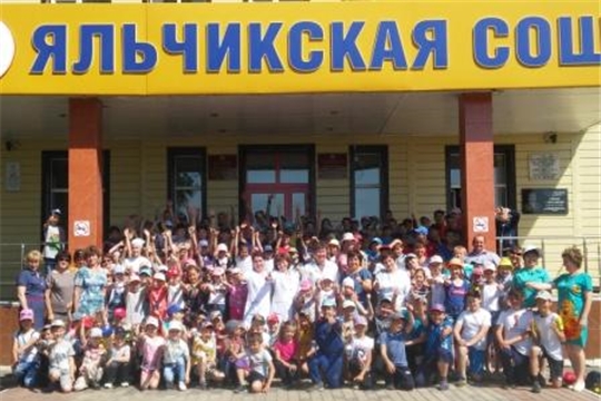 В МБОУ "Яльчикская СОШ" начал работу пришкольный оздоровительный лагерь "Романтики"