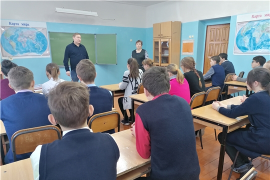 В Староайбесинской школе состоялась встреча с линейным пилотом первого класса Николаем Казанцевым