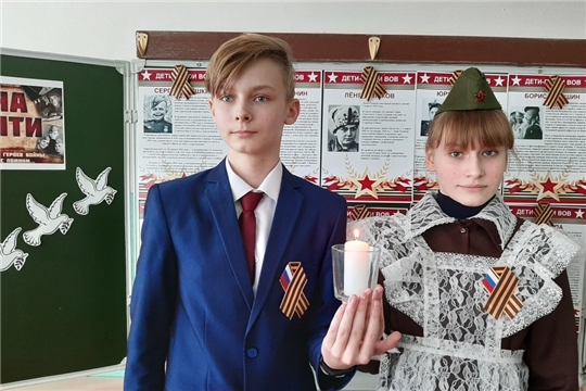 Учащиеся Ахматовской средней школы оформили Стену Памяти
