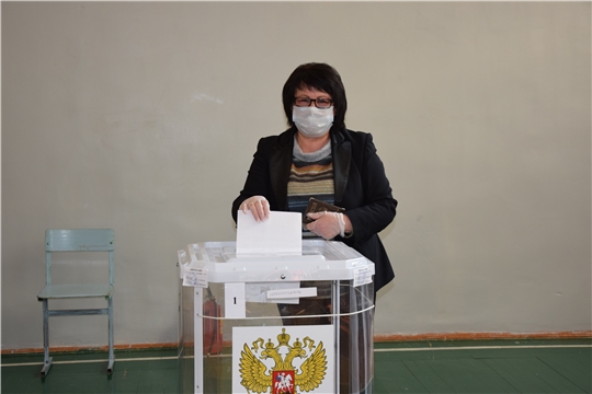 Глава администрации Алатырского района Нина Шпилевая проголосовала на выборах Главы Чувашской Республики и в органы местного самоуправления