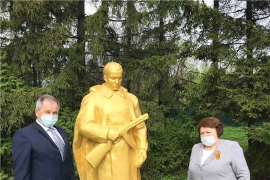 «Имя твое неизвестно, подвиг твой бессмертен». Альбина Егорова возложила цветы к памятнику Неизвестному солдату