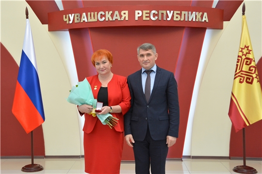 Олег Николаев наградил лучших работников сельского хозяйства