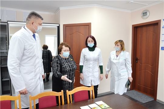 С заботой о медиках. Альбина Егорова ознакомилась с работой «красной зоны» Чебоксарской районной больницы