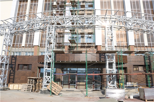 Рабочая группа под руководством Аллы Салаевой проверила ход работ по реконструкции Чувашской государственной филармонии   