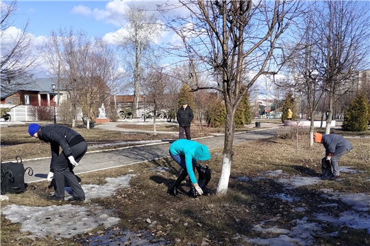 В Алатыре приступили к уборке городских улиц после зимы