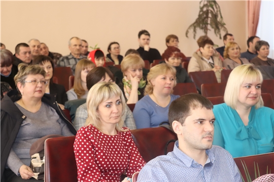 В Алатыре торжественно поздравили работников ЖКХ и сферы бытового обслуживания с профессиональным праздником