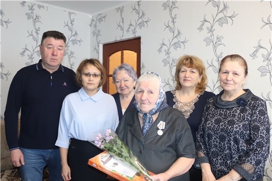 В Алатыре продолжается вручение юбилейных медалей «75 лет Победы в Великой Отечественной войне»