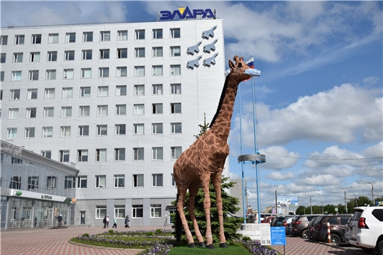Жителей города Чебоксары вновь радует полюбившийся арт-объект – жираф