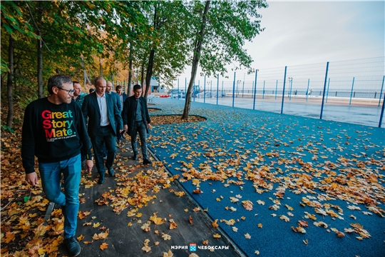 Алексей Ладыков проинспектировал ход строительства современных спортплощадок на Московской набережной