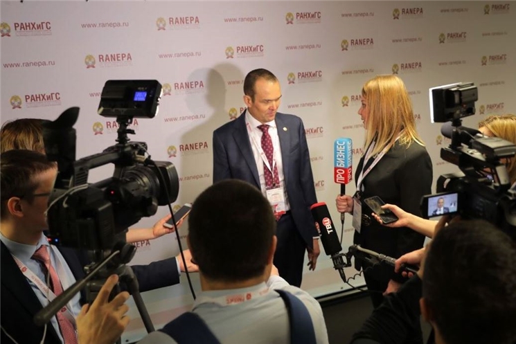 Михаил Игнатьев в ходе своей работы на Гайдаровском форуме ответил на вопросы федеральных СМИ